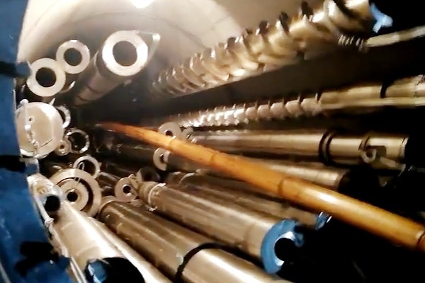 塑料擠出機(jī)機(jī)筒螺桿實(shí)拍照片2